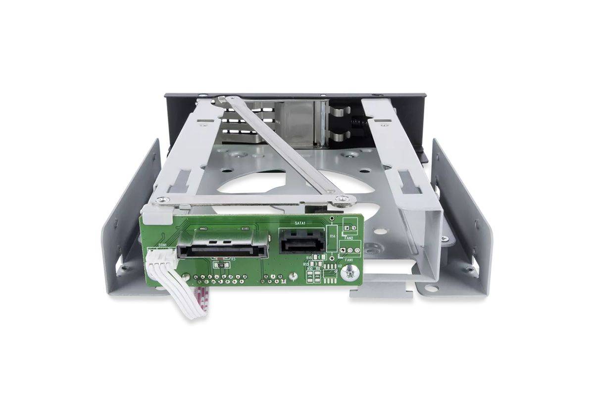 ICY DOCK telaio rimovibile 6xU.2/U.3 SSD f.5.25'', con SlimSAS SFF-8654 8i-2