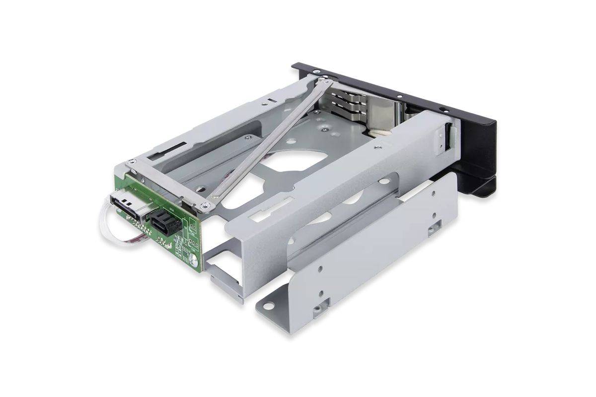 ICY DOCK telaio rimovibile 6xU.2/U.3 SSD f.5.25'', con SlimSAS SFF-8654 8i-4
