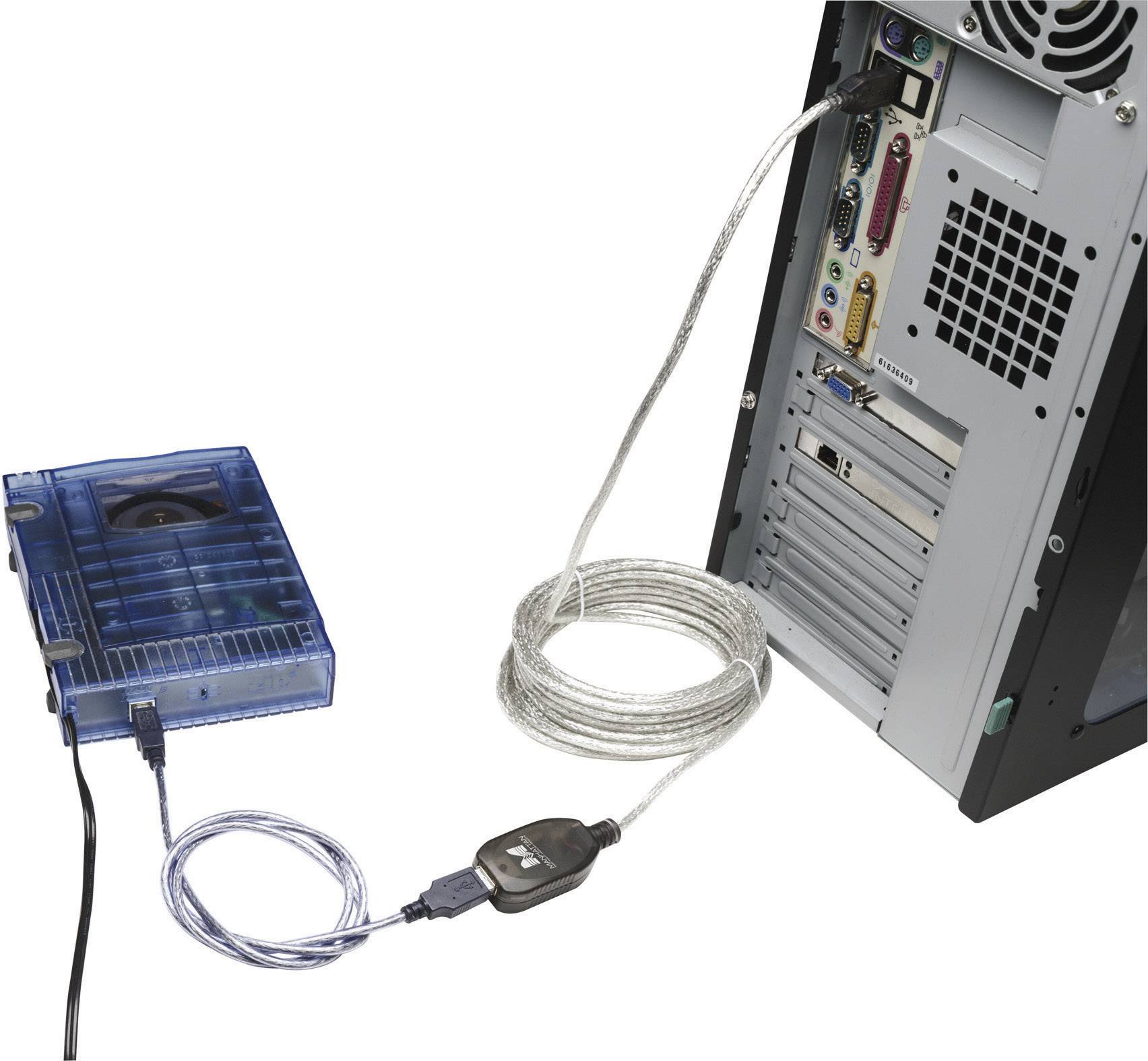 Hard disk esterno con custodia trasparente collegato tramite cavo USB sul retro di un case per computer.