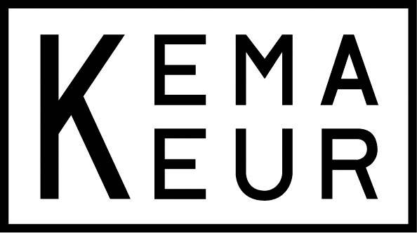 L'immagine mostra un logo con il testo 'Kema Keur' in lettere maiuscole nere su sfondo bianco.