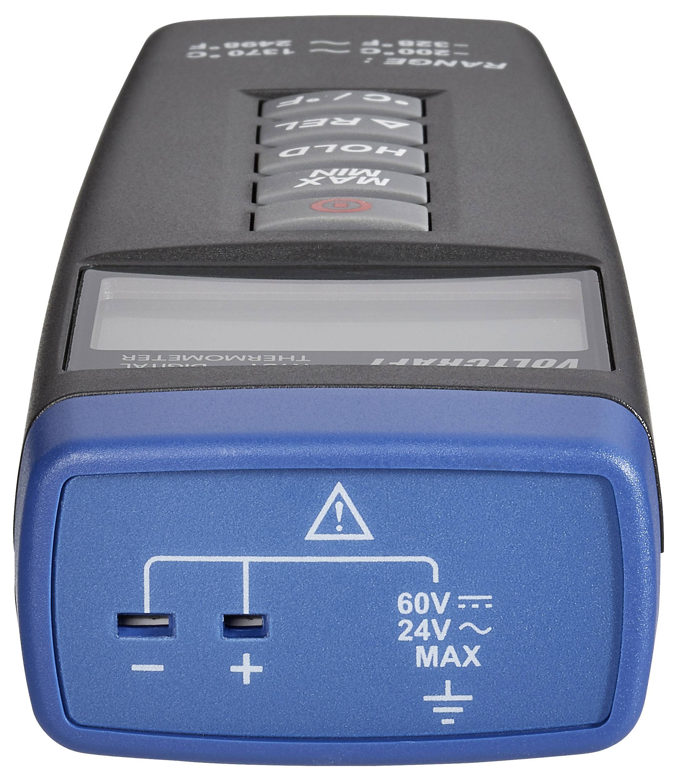 Een handmatige digitale thermometer die meetbereiken toont en aansluitsleuven op de voorkant heeft voor verschillende spanningsingangen.