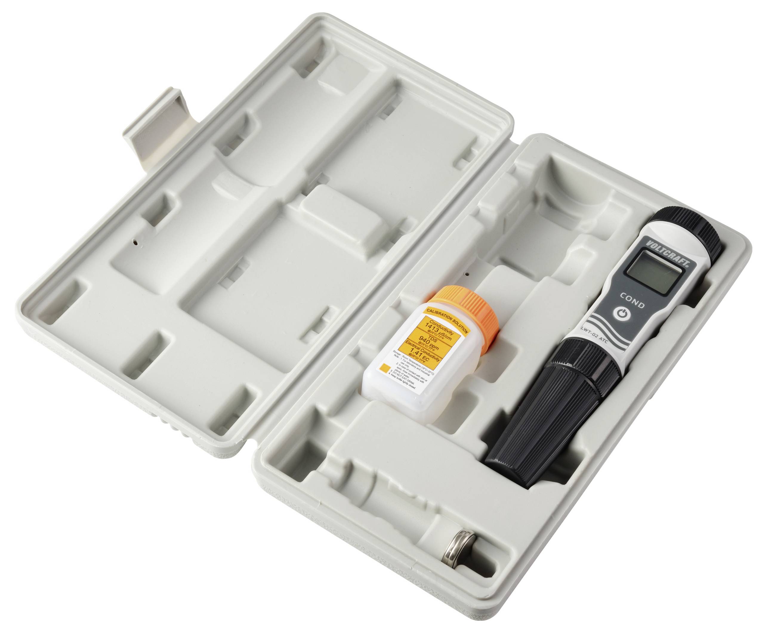 Een open plastic behuizing met een digitale geleidbaarheidsmeter en een kleine fles geëtiketteerd als 'bufferoplossing', gebruikt voor waterkwaliteitsonderzoek.