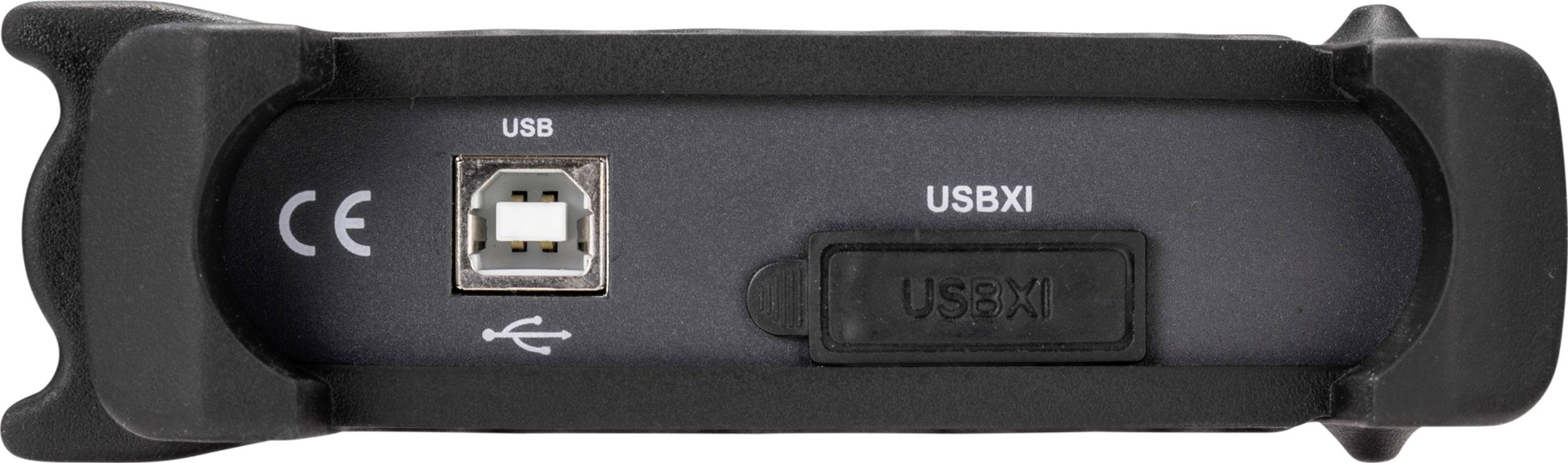 USB-stekkerdoos met CE-markering en USB-aansluiting, zwarte behuizing.