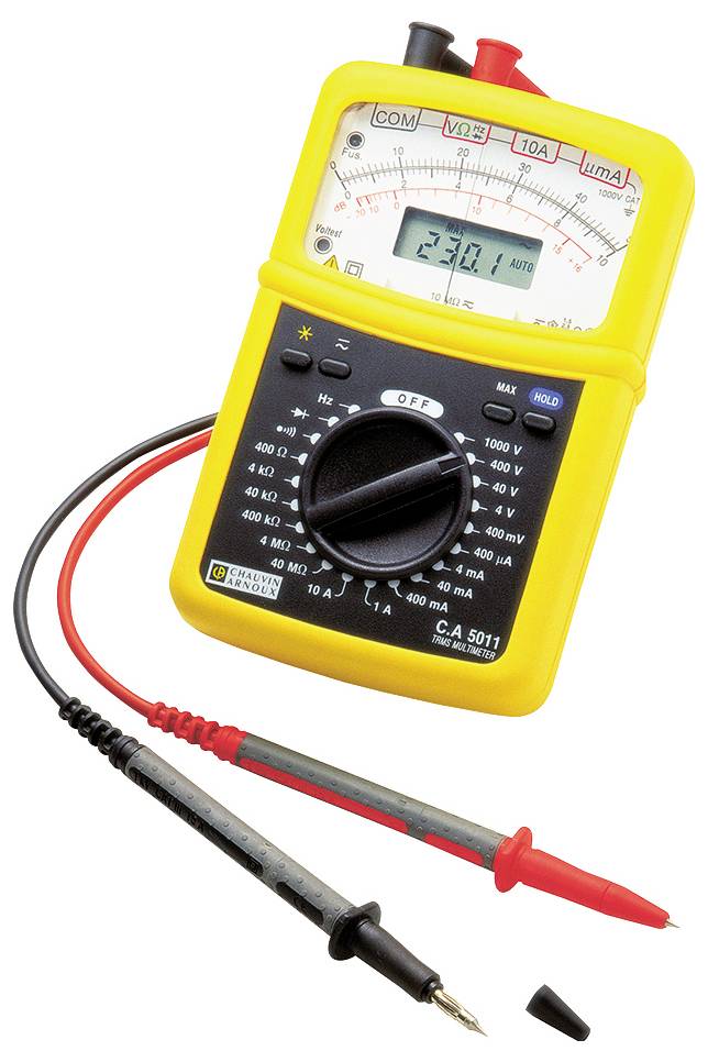 Een gele multimeter meet een spanning van 230,1 volt. Zwarte en rode meetleidingen zijn aangesloten.