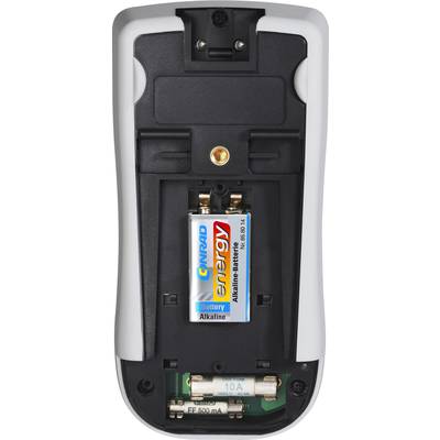 De achterkant van een afstandsbediening toont een geopend batterijvak met een geplaatste AA-batterij en een zekering eronder.