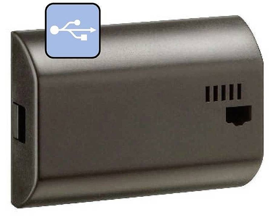 Een zwart elektronisch apparaat met een USB-symbool linksboven. Aan de rechterkant bevinden zich meerdere ventilatiesleuven.