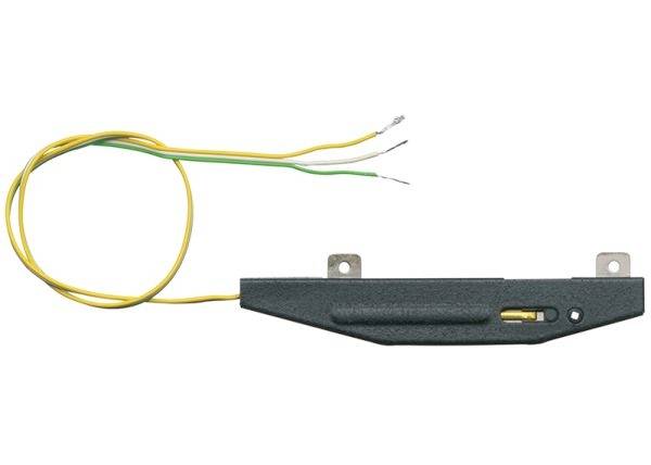 Een elektrische gitaar pickup met een rechthoekige behuizing en aangesloten gele en groene draden voor verbinding.