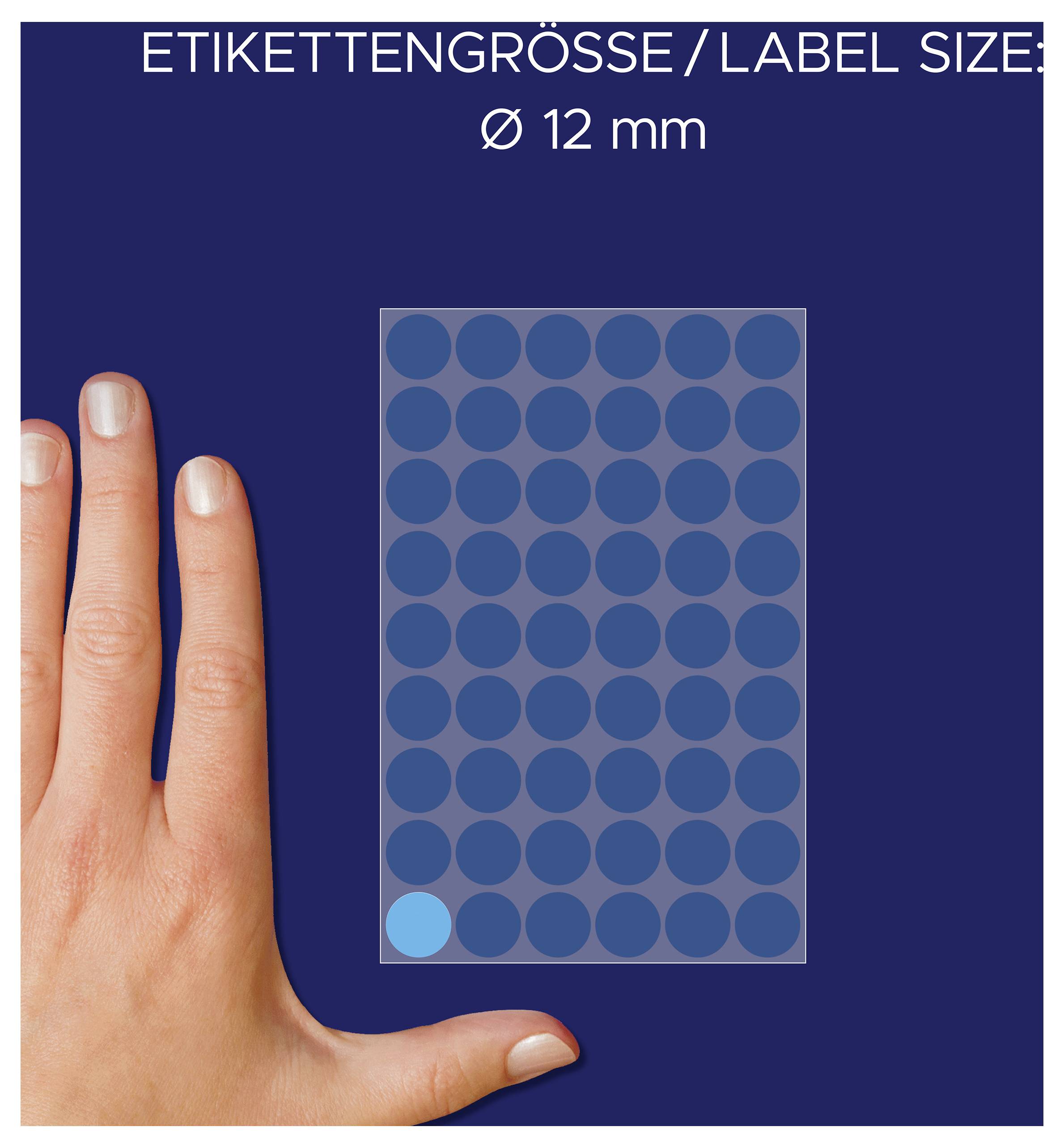 Vergelijkingsafbeelding voor etiketgrootte: 'ETIKETGROOTTE / LABEL SIZE', Ø 12 mm, met puntenveld en hand als maatstaf.