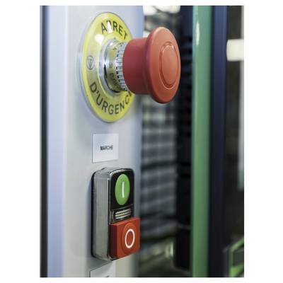 Noodstopknop en start-/stopschakelaars op een industrieel bedieningspaneel, met een rode paddestoelvormige noodstopknop met het opschrift 'NOODSTOP' en een 'START' label boven de knoppen.