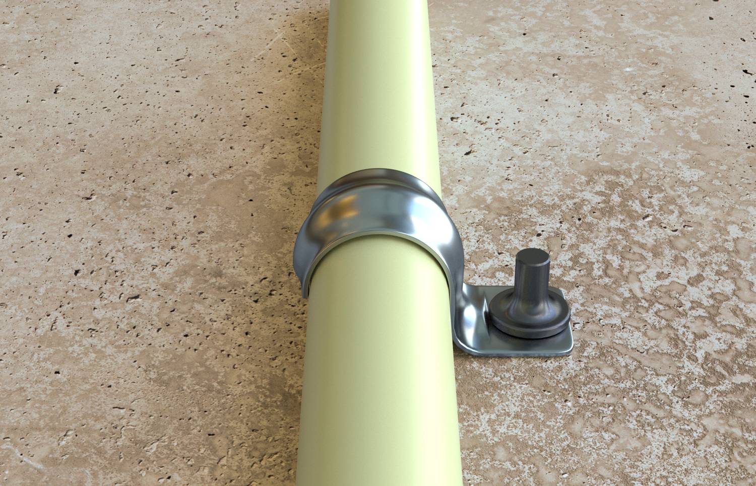 Closeup van een bleekgele buis bevestigd aan een betonnen vloer met een metalen klem en ankerbouten.
