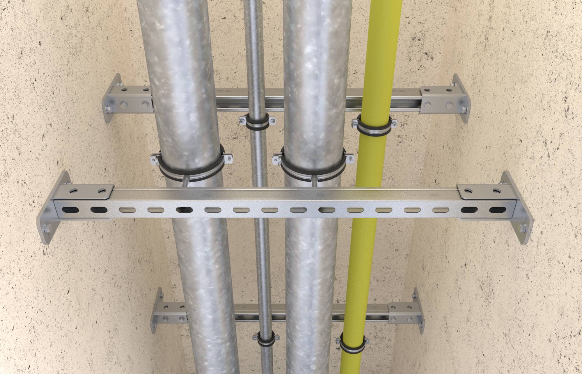 Aan de muur gemonteerde metalen steunbeugels houden drie verticale buizen en een gele geleiderij tegen een betonnen wand.