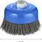 Borstelkop met metalen borstelharen en blauwe plastic kap, geschikt voor boormachines, voor het reinigen of ontroesten van oppervlakken.