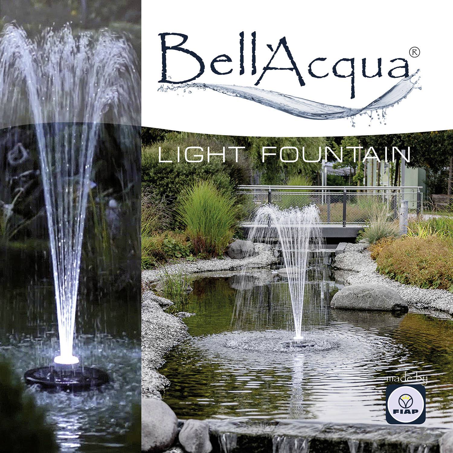 'BellAcqua Light Fountain' toont een verlichte waterfontein in een vijver. De achtergrond laat planten en stenen zien.