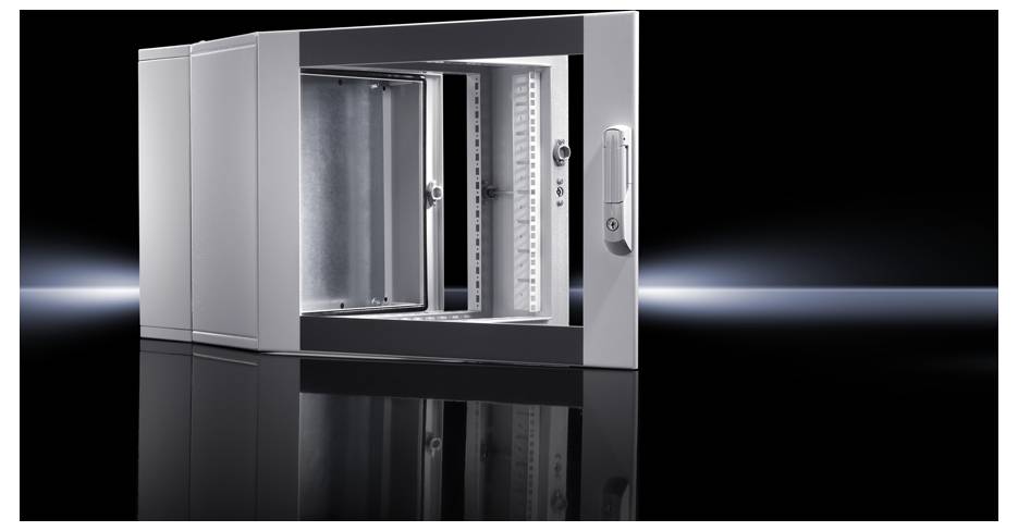 Metalen kast met open deur, onthult een leeg interieur. Reflecterende oppervlakte en donkere achtergrond.