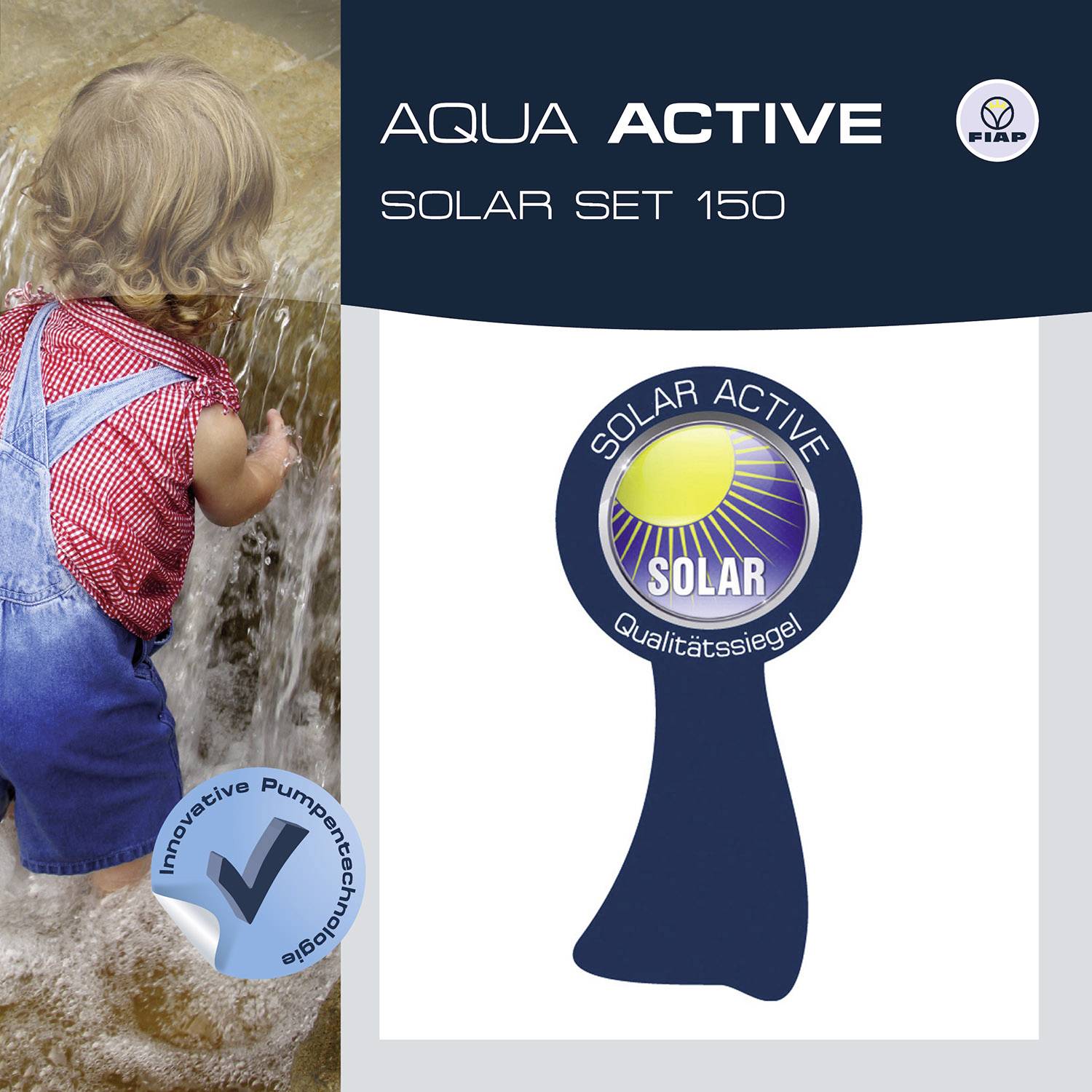 Een klein kind met blonde krullen speelt aan de rand van een waterval. Rechts een reclamebanner voor 'Aqua Active Solar Set 150'.