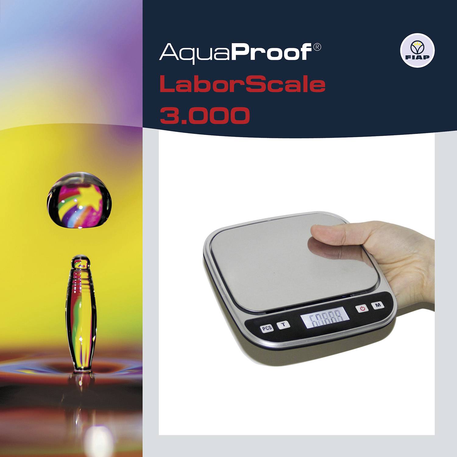 'Laborweegschaal AquaProof 3.000' samen met een hand die het display met een aanduiding vasthoudt. Kleurrijk druppelmotief links.
