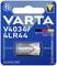 Batterijverpakking van het merk VARTA, model V4034/4LR44, Alkaline. Belangrijkste kenmerken: 'Battery Experts Since 1887', kinderbeveiliging.