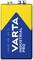 Geel-blauwe Varta Industrial Pro 9V-batterij met zilveren aansluitingen bovenaan, tekst aan de zijkant: 'Alkaline 6LR61 4022 9V'.