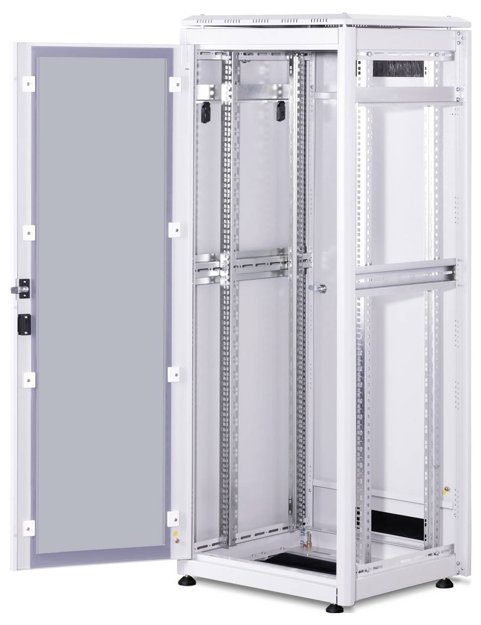 Een open, lege netwerkkast met glazen deur. Ideaal voor de installatie van servers of netwerkapparatuur in een technische ruimte.