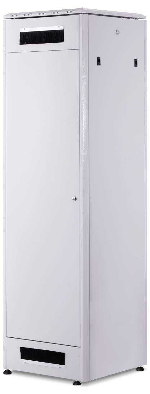 Een wit, hoog apparaat met ventilatiesleuven bovenaan en onderaan. Het heeft een deur met een handgreep in het midden van de voorkant.