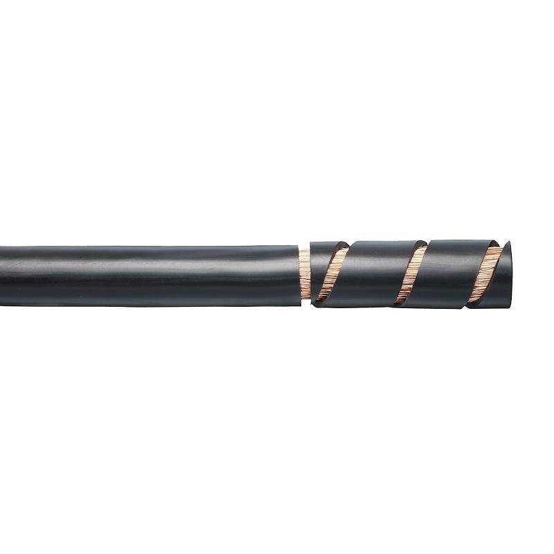 Zwart elektrisch snoer met een ontblote koperen spiraal aan het uiteinde, toont de functionaliteit en constructie van het snoer.