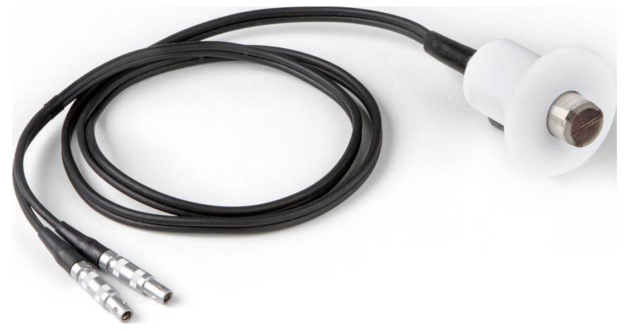 Een witte sensor met een metalen punt en twee zwarte kabels met stekker. Hij is waarschijnlijk bedoeld voor medische of technische toepassingen.