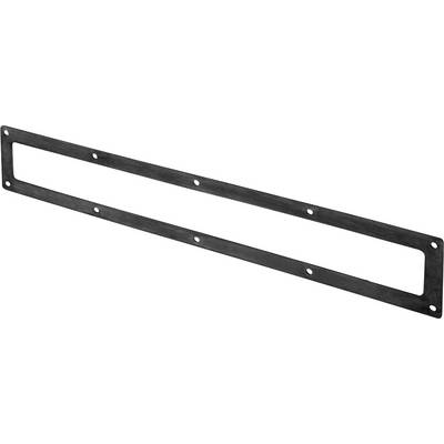 Een lange, smalle metalen beugel met meerdere gaten, gebruikt voor het monteren of ondersteunen van componenten, vanuit een hoekperspectief.