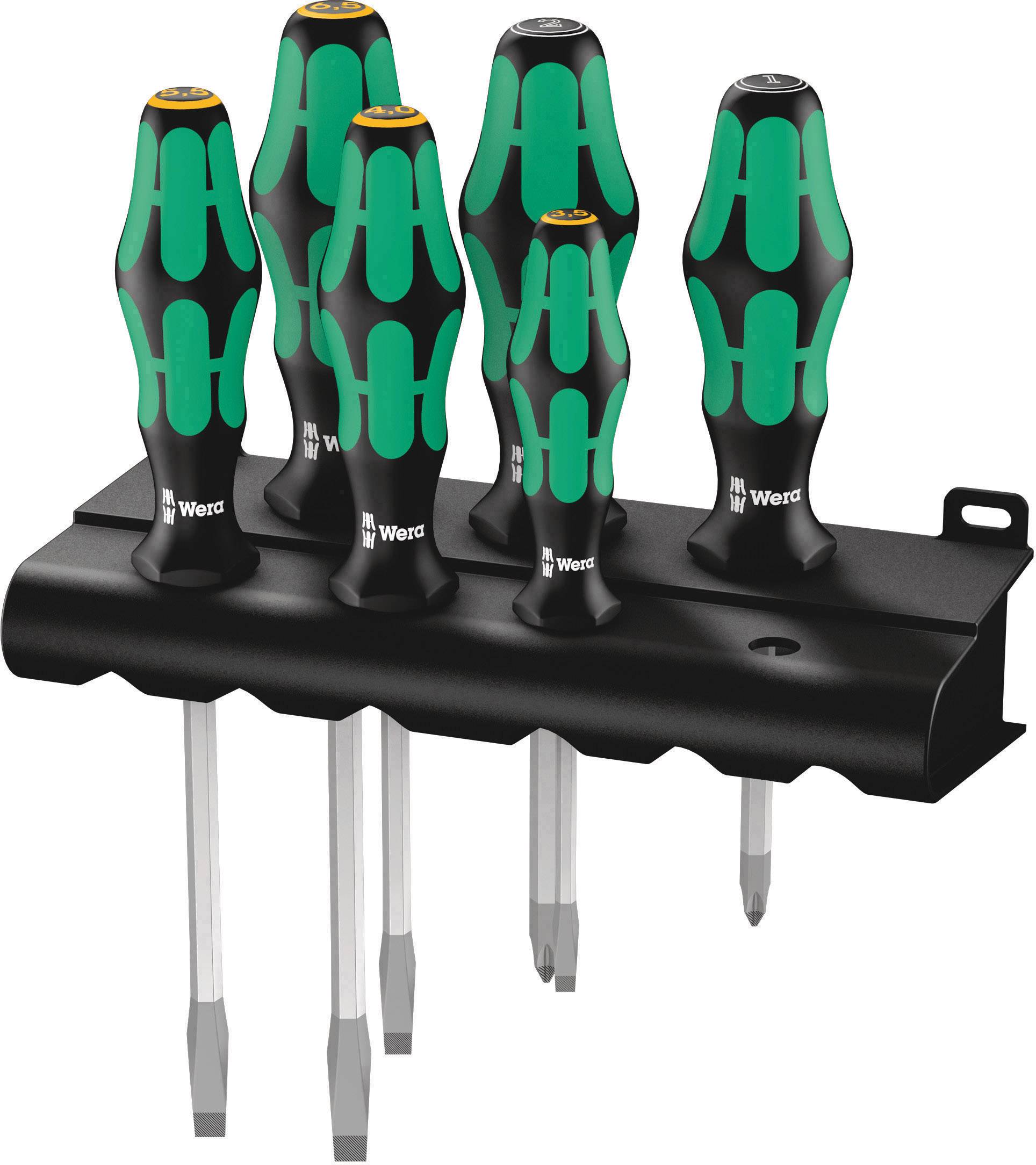 Zes groene en zwarte schroevendraaiers met ergonomische handgrepen op een zwarte houder, voor netjes opbergen.