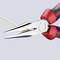 Een tang houdt een koperdraad. Close-upopname toont de metalen punten van de puntbektang met een rood en blauw handvat op een grijze achtergrond.