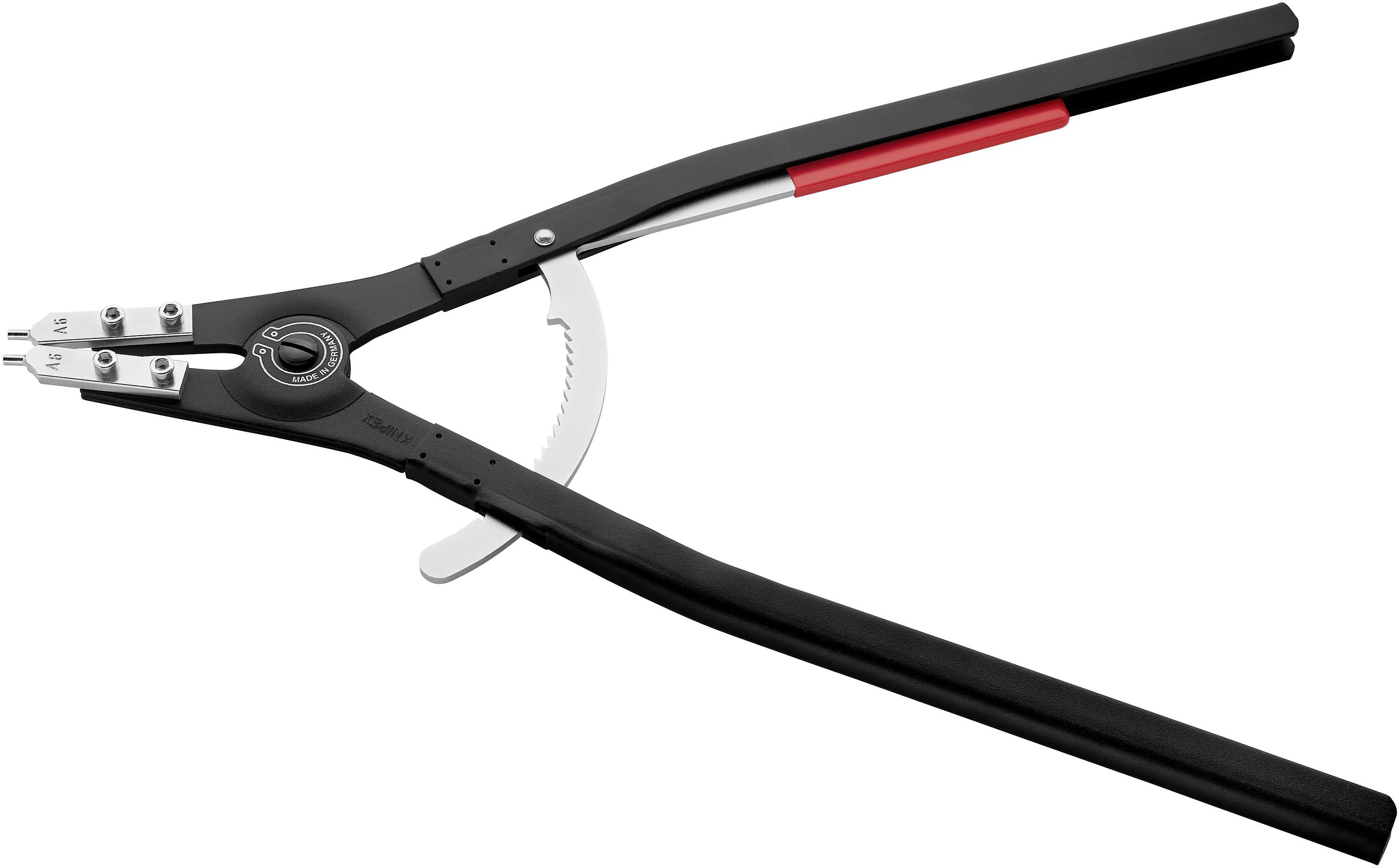 Een zwarte metalen tang met een lange steel en rode markering, gebruikt voor het crimpen van adereindhulzen of kabelverbindingen.