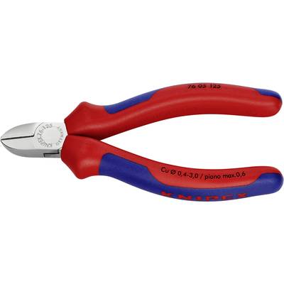 Rode en blauwe zijkniptang met metalen kop, geschikt voor het knippen van draad. Markeringen op de handgreep en het metaal tonen de specificaties.