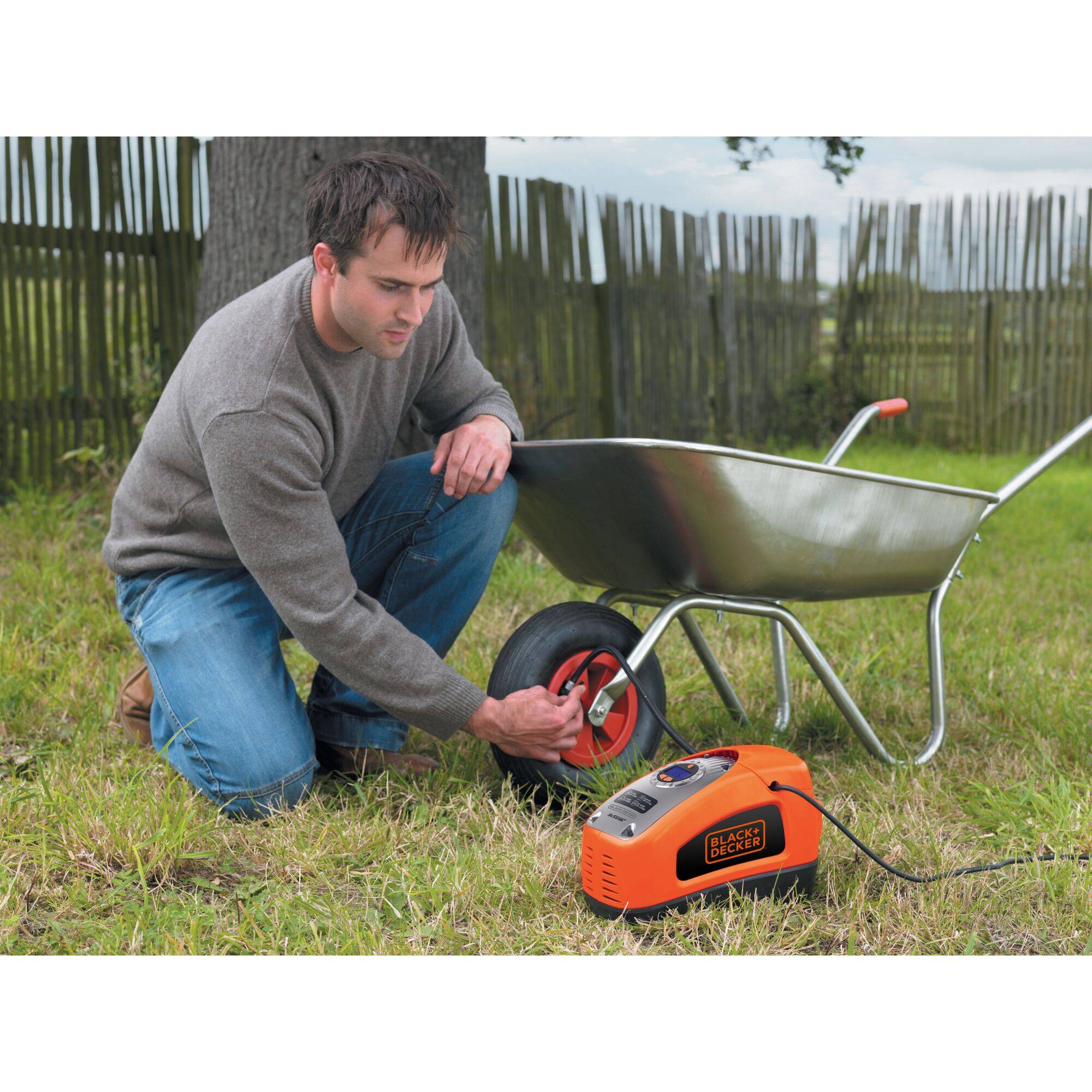 Black & Decker ASI300-QS Compressor 11 bar Dubbele kop, Digitaal display, Automatische afschakeling-11