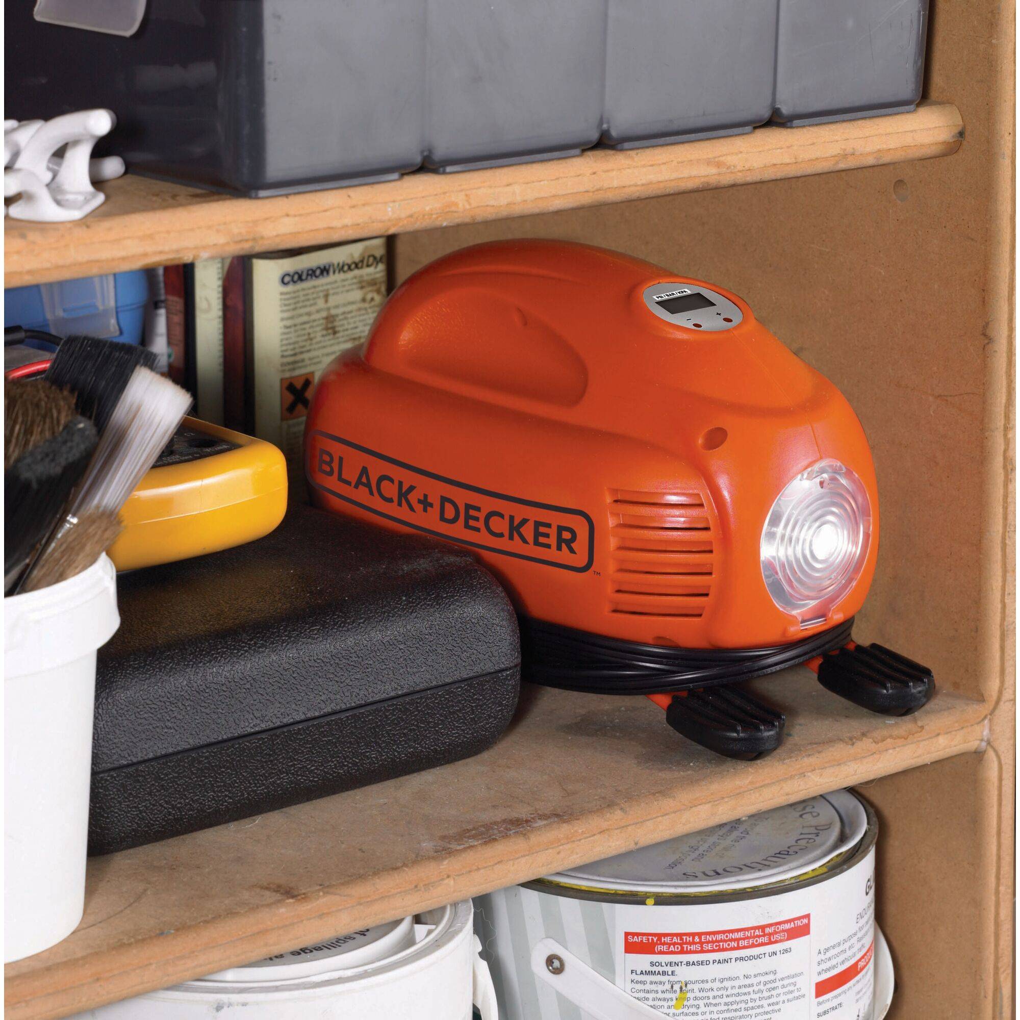 Black & Decker ASI200-XJ Compressor 8 bar Automatische afschakeling, Met werklamp, Snoeropbergruimte / opname, Digitaal -5