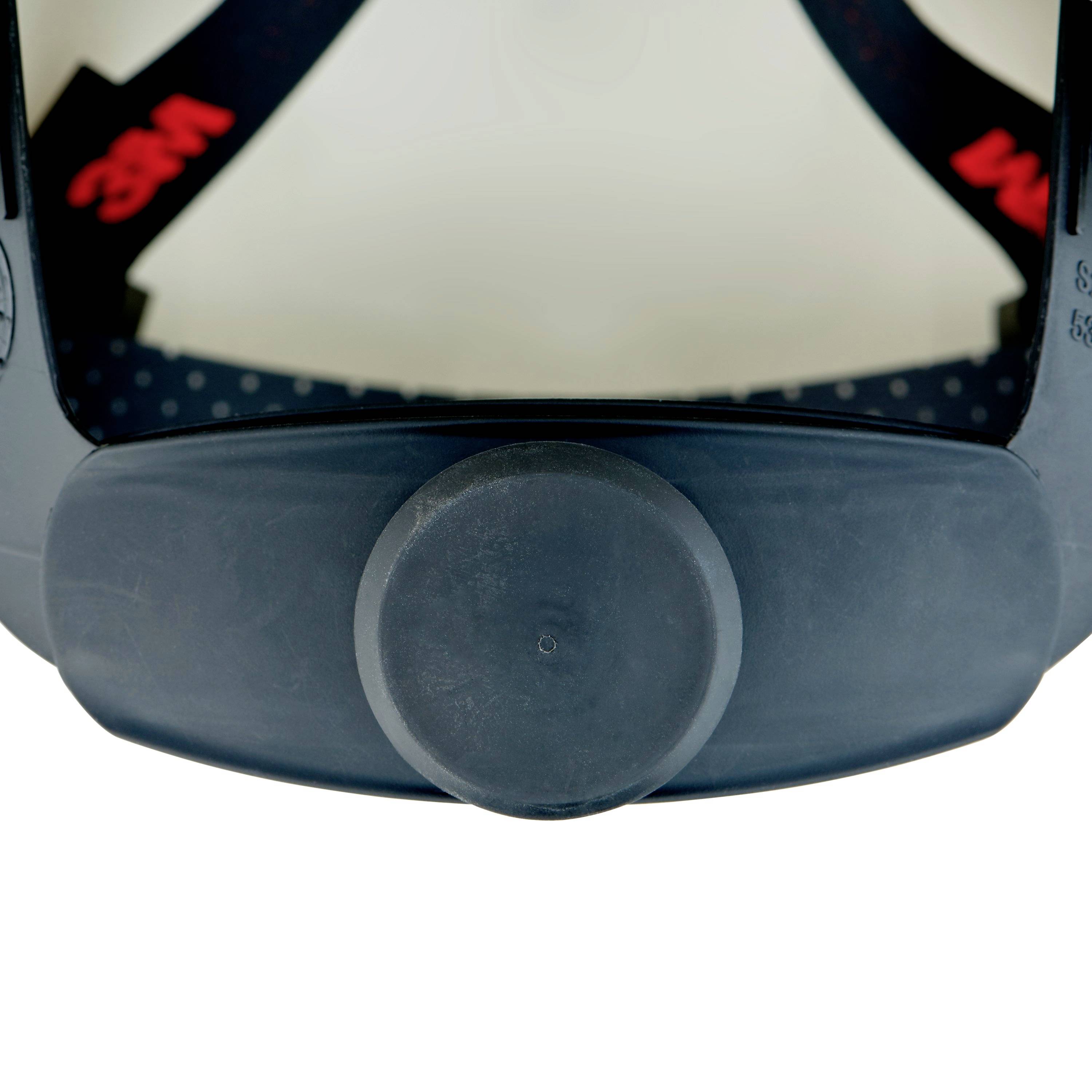 Een gasmasker met een rond filter aan de voorkant. Binnenstructuur van zacht materiaal, riemen bovenaan bevestigd.