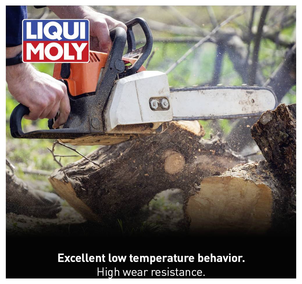'Man zaagt boomstam met kettingzaag, LIQUI MOLY logo linksboven. Tekst: Uitstekende eigenschappen bij lage temperaturen. Hoge slijtagebescherming.'