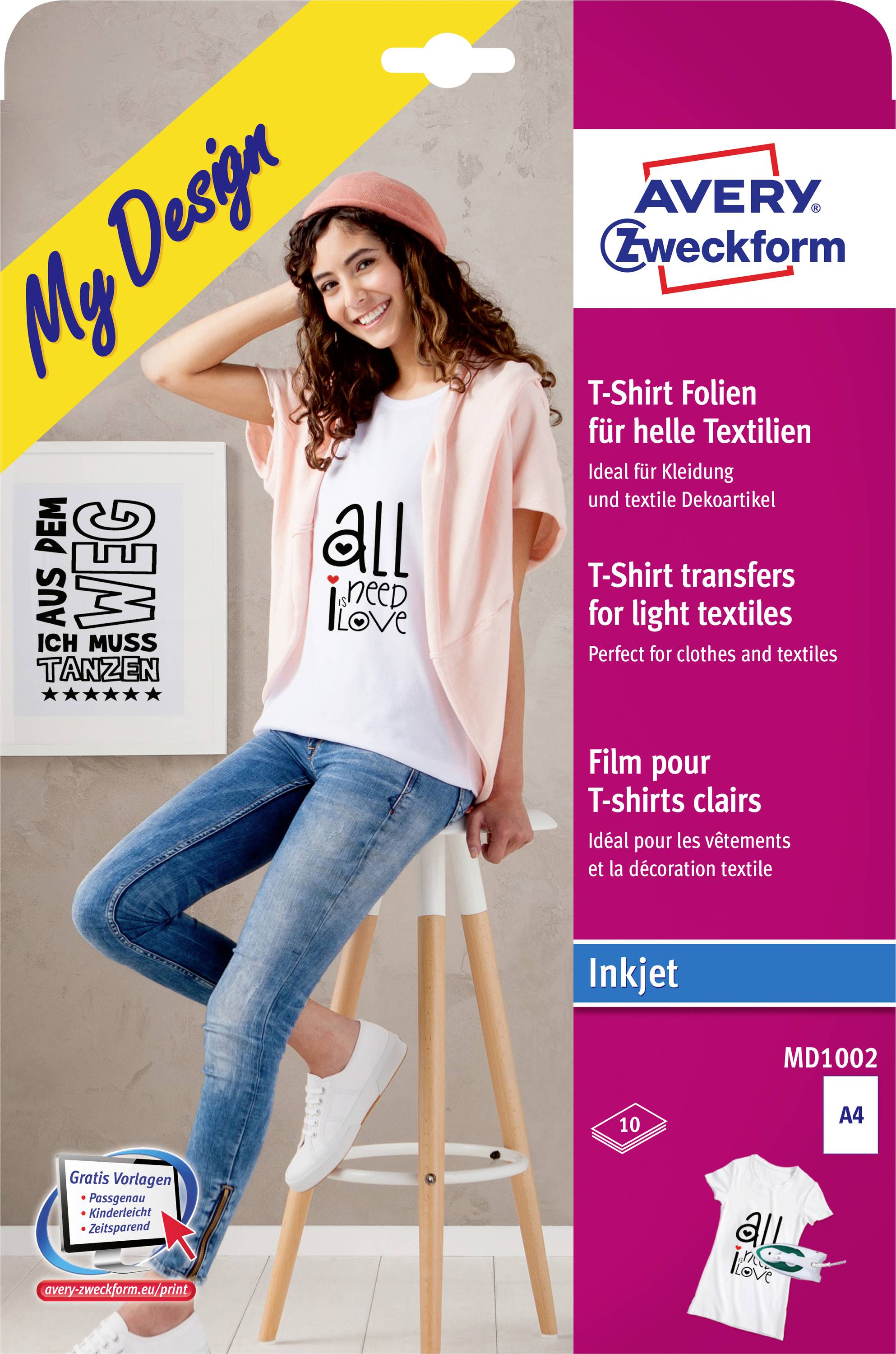 Avery Zweckform T-shirt transferpapier verpakking met een vrouw die een aangepast bedrukt wit T-shirt modelleert, met productgebruik voor inkjet stofoverdrachten.