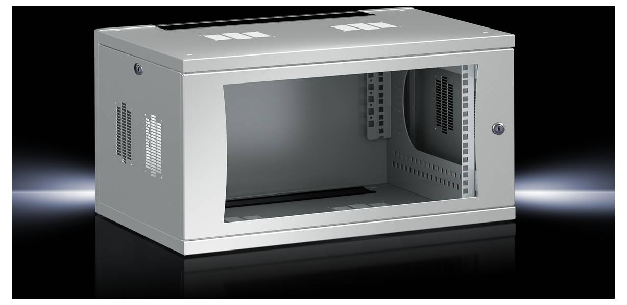 Metalen kast met open frontgedeelte op zwarte achtergrond, geschikt voor de opslag van elektronische apparaten of kabels.