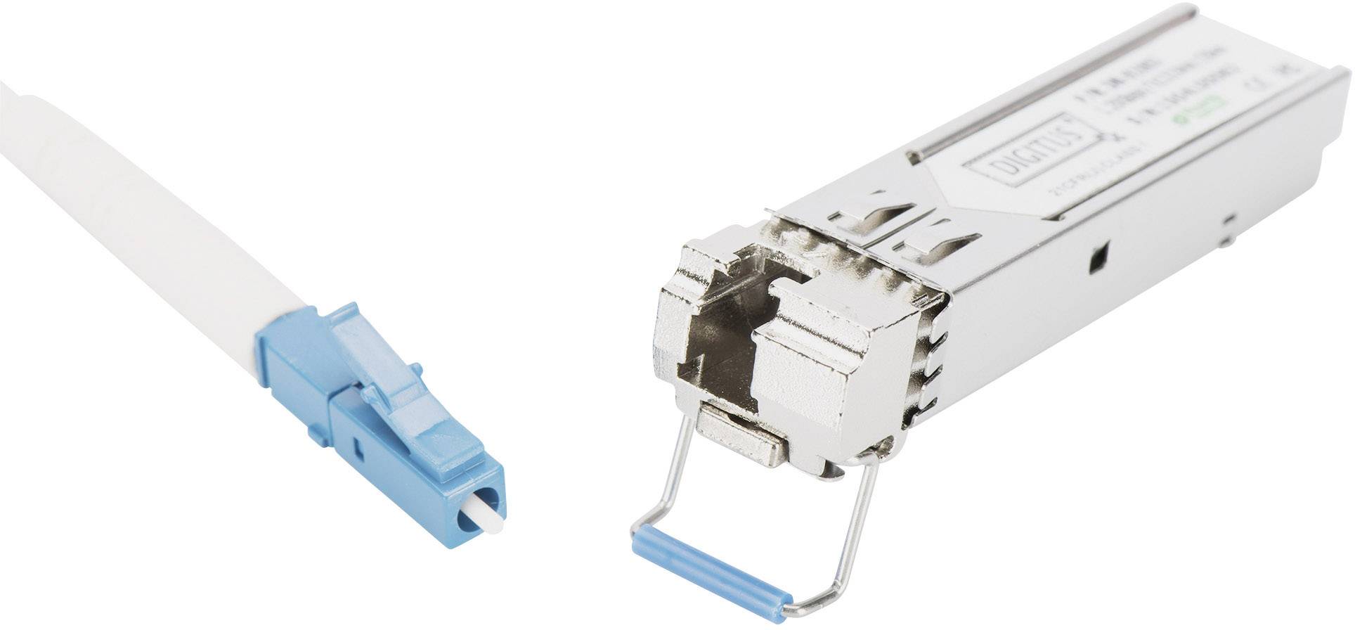 Een glasvezel-stekkerverbinding naast een SFP-module, die wordt gebruikt voor hogesnelheidsnetwerkverbindingen.