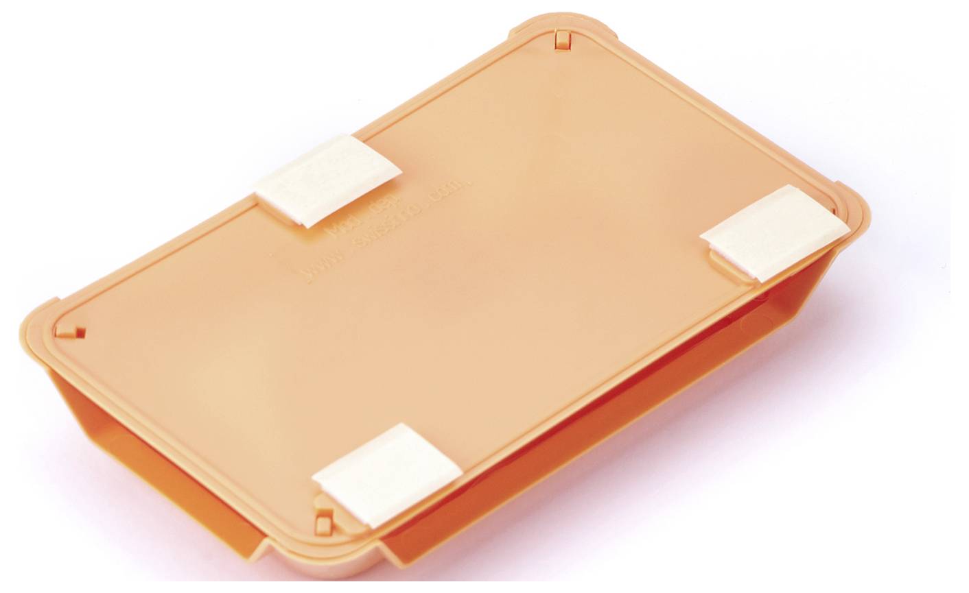 Een oranje rechthoekige container ondersteboven met vier witte zelfklevende pads op zijn hoeken.
