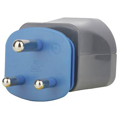 Blauw-grijze driepolige elektrische stekkeradapter met ronde metalen pennen, weergegeven op een witte achtergrond.
