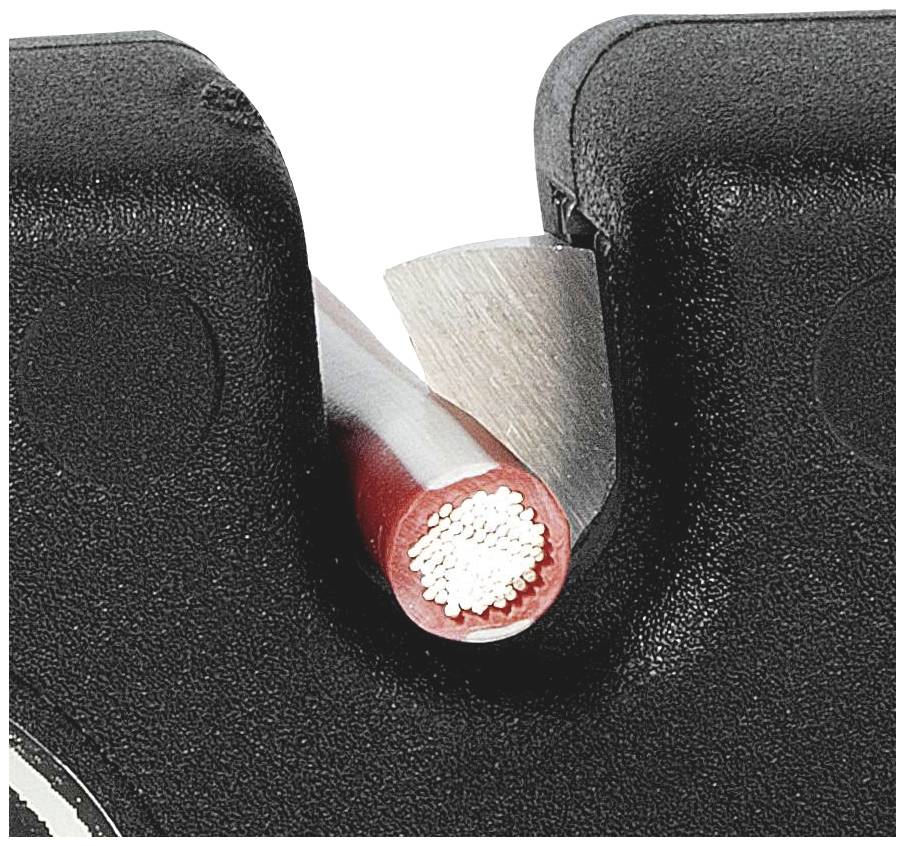 Een kabel wordt door een striptang bewerkt om de isolatie te verwijderen en de binnenste draden bloot te leggen.