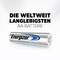 Een Energizer AA-batterij met het opschrift 'Ultimate Lithium' ligt op een witte radiale achtergrond. Tekst: 'De meest duurzame AA-batterij ter wereld'.