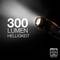 Zaklamp schijnt met 300 lumen helderheid. Tekst 'FL-1-Norm', 'MODUS HOOG'.