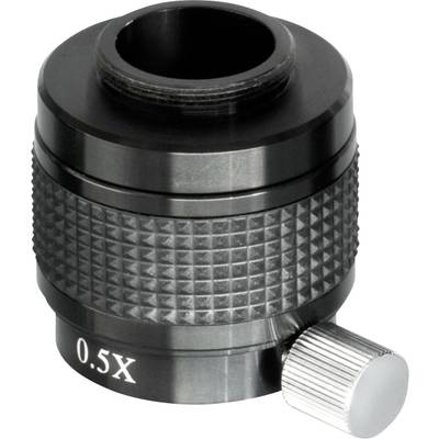 Een vergrotende adapter met 0,5x opschrift, cilindrisch, zwarte behuizing met geribbeld oppervlak en zilveren instelmechanisme.