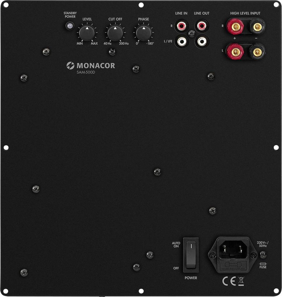 'Achteraanzicht van een MONACOR SAM-500D versterker met aansluitingen en regelaars voor volume, frequentie en fase. CE-markering zichtbaar.'