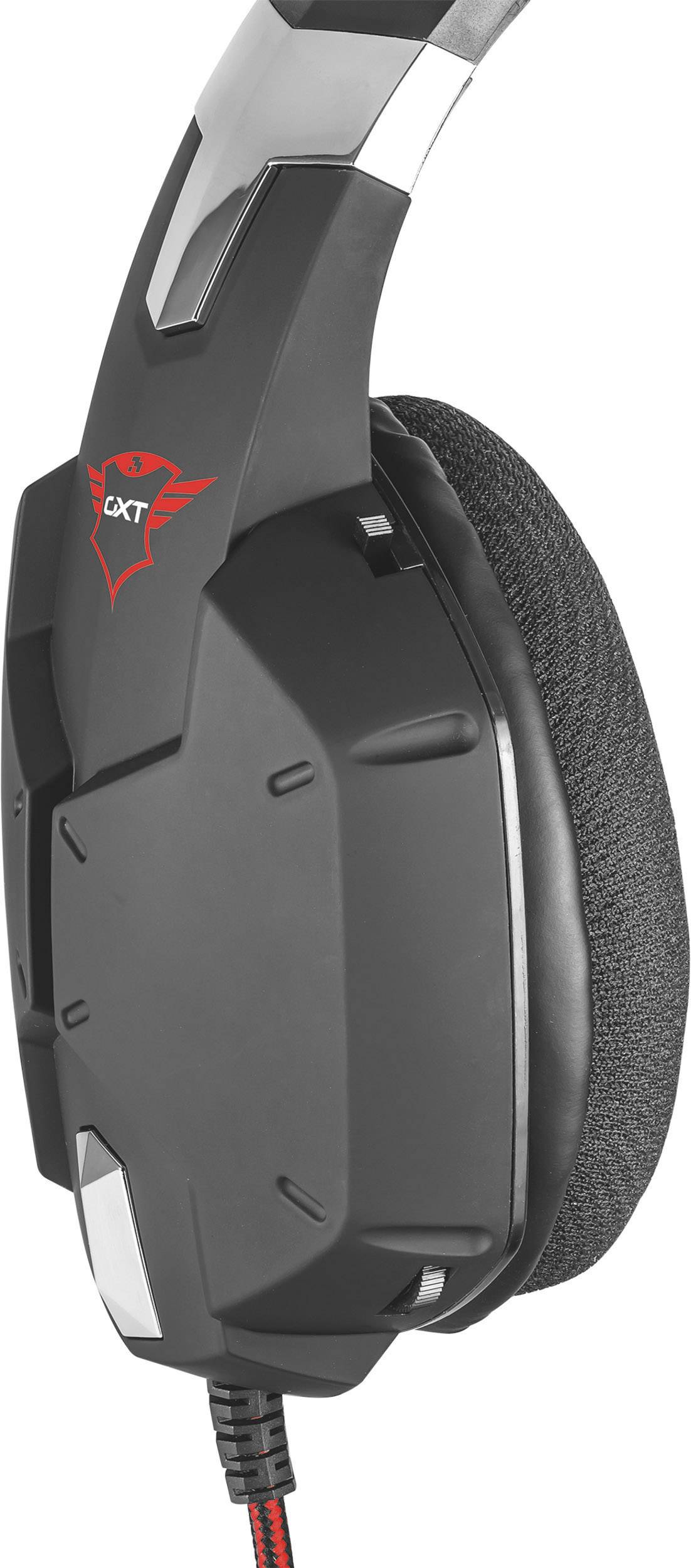 Zwarte gaming-headset met rood logo, gewatteerde oorschelpen en kabel, geschikt voor een comfortabele en intensieve gamingervaring.