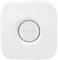 Witte Philips Hue Bridge voor het besturen van smart home-verlichting, vierkant met afgeronde hoeken en een knop in het midden.
