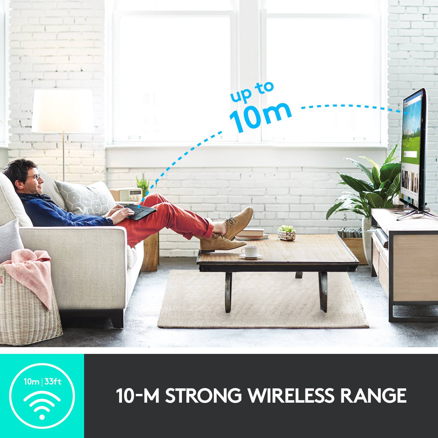 'Draadloze Logitech-toetsenbord K400 Plus in zwart met touchpad. Afmetingen: 35 cm x 14 cm. USB-ontvanger en batterijen inbegrepen. Gewicht: 390 g.'