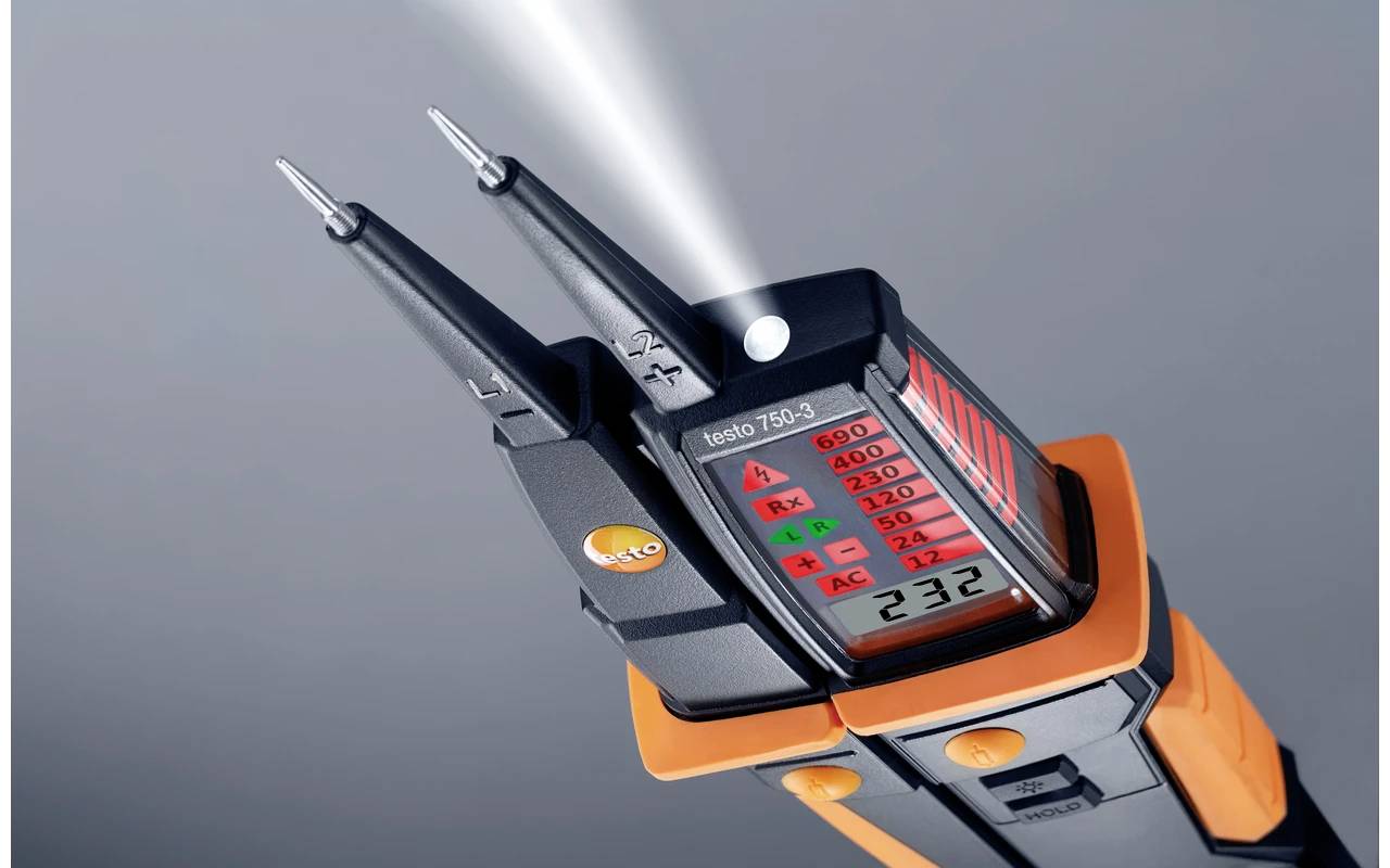 Spanningzoeker met digitaal display, toont spanningen. Apparaat wijst op een spanning van 232 volt.