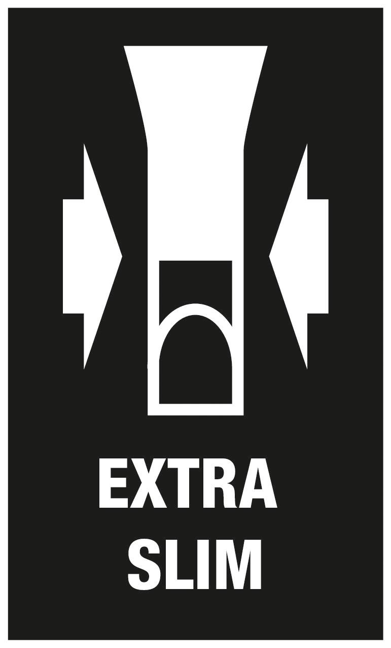 Bord toont een pictogram van een wegverloop met pijlen en de woorden 'EXTRA SMAL', vermoedelijk voor een nauwe doorgang.